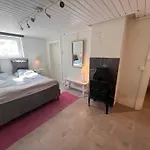 10 Person In Nyaraló